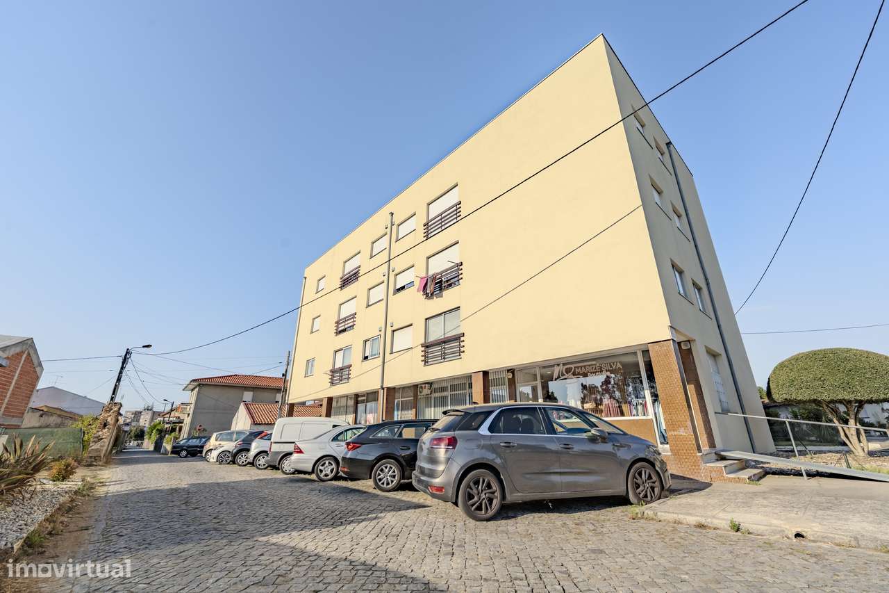 T2 totalmente Renovado, com terraço em Ferreiros, Braga-14