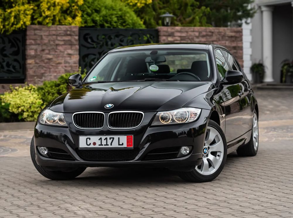 BMW 3 Series E90/E91/E92/E93 318i Edition Lifestyle 2011