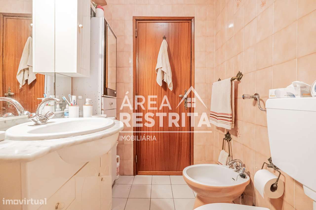 Apartamento T2 na Baixa da Banheira - junto à estação de comboio-10