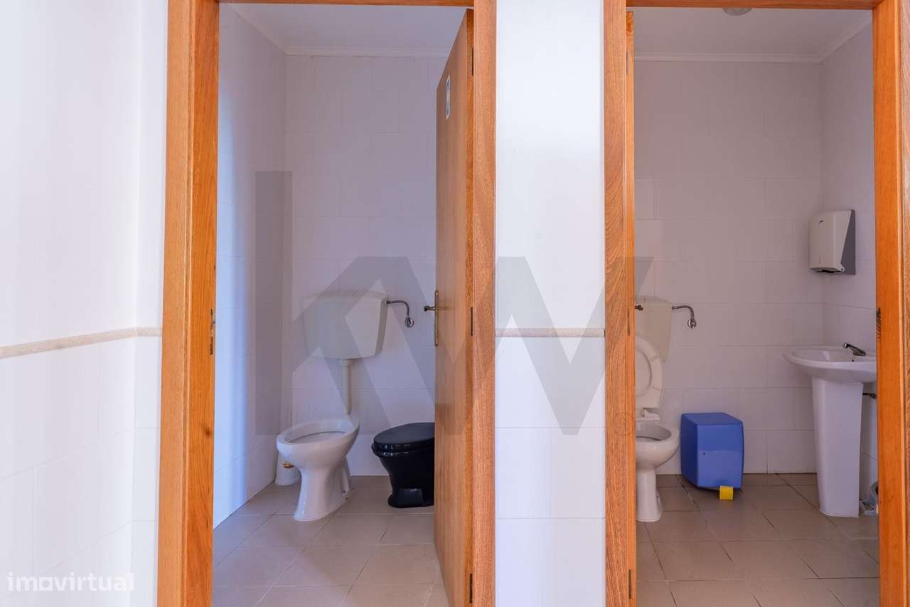 Quinta com 14.920m2 com Moradia T6 e Café em Tomar-30