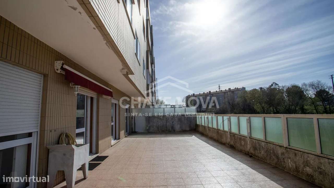 T2 c/ Terraço e Lugar de Garagem em Santa Maria da Feira - Grande imagem: 4/28