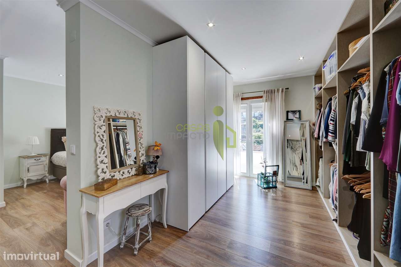 Moradia Clássica T3 transformada em T4, em Rio de Mouro, Sintra-16