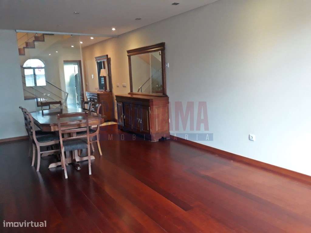 Moradia V3+1 com negócio na Póvoa de Varzim - Grande imagem: 3/24