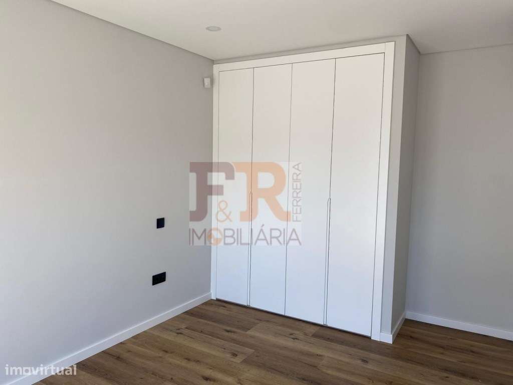 Moradia T3 em zona privilegiada de Pinhal General Fernão Ferro acab...-18