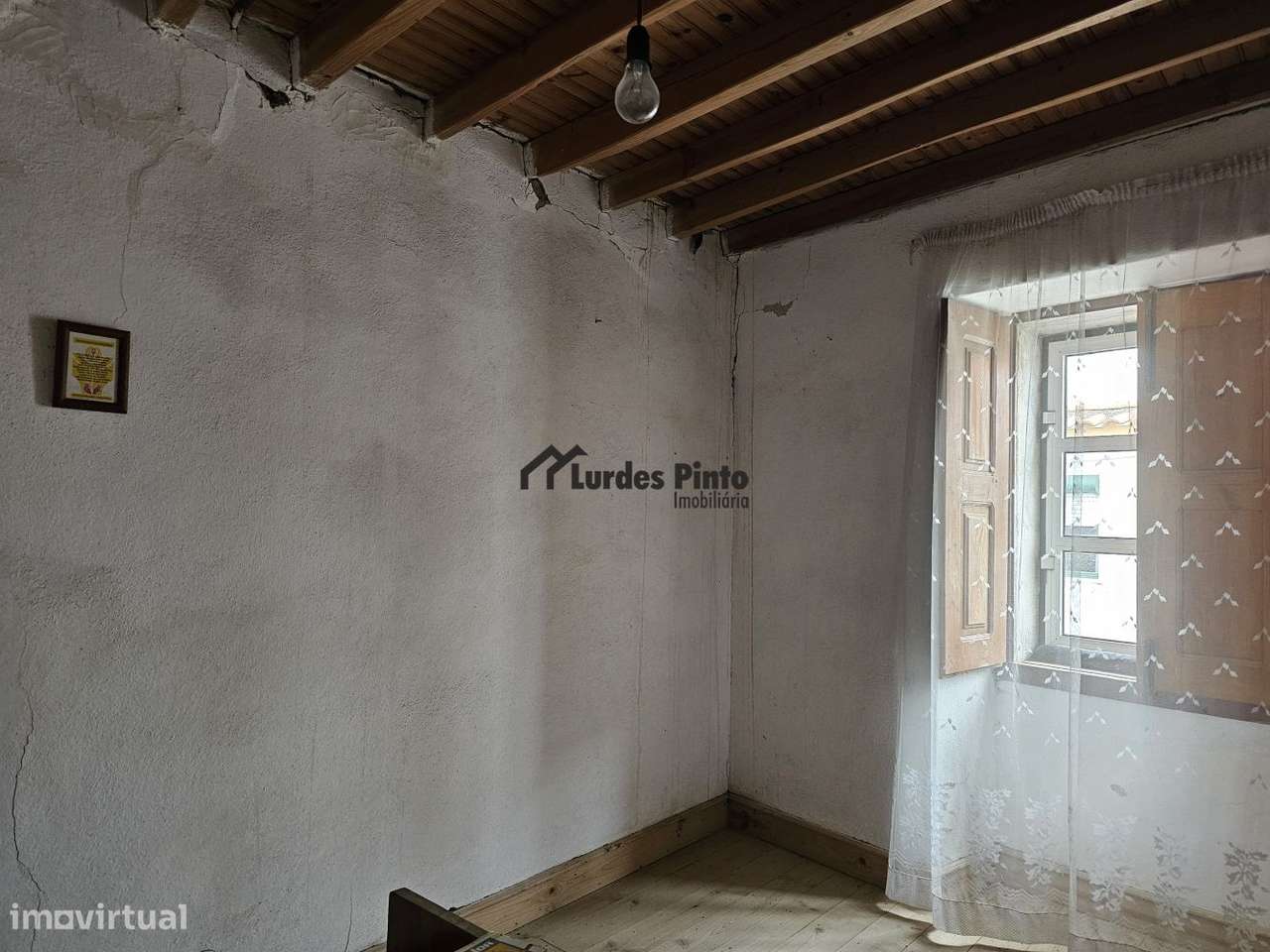 Moradia com dois pisos e logradouro-14
