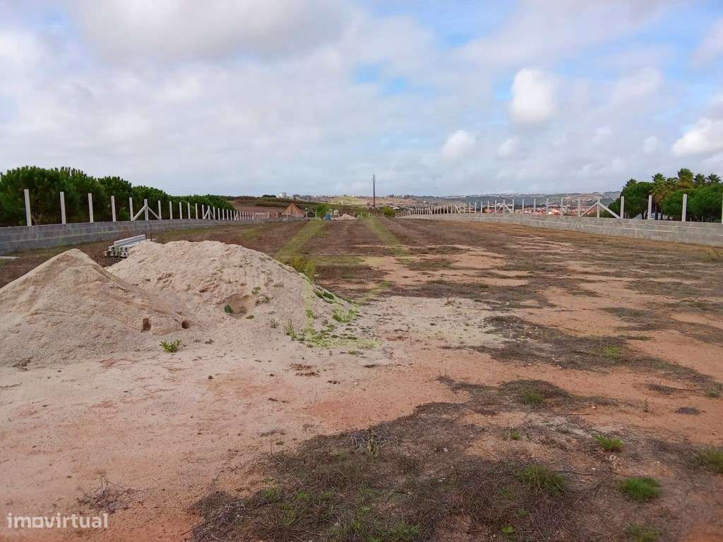 Moradia T4 a minutos dos acessos da A8 e perto das praias de região-43