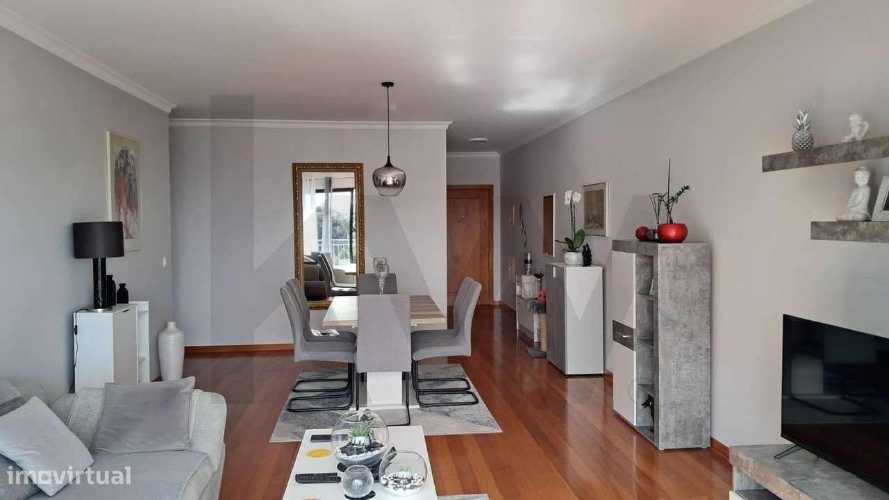 Apartamento T2 com Vista Mar e Varandas em Santa Cruz – Conforto e Qua - Grande imagem: 4/40