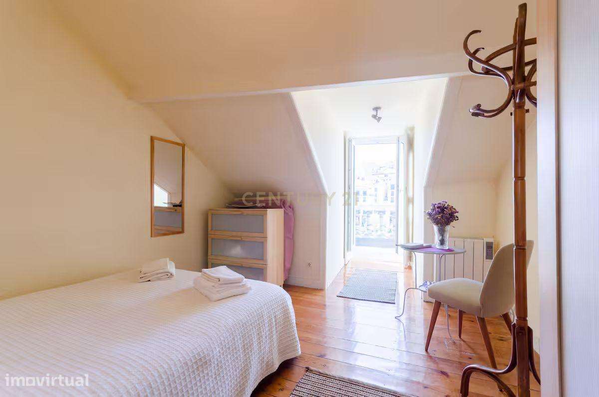 Apartamento T2 à venda na Rua da Mouraria-9