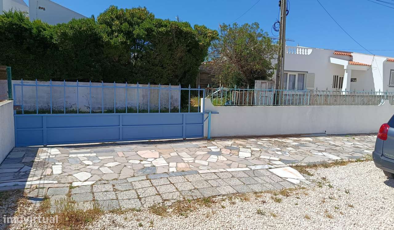 Moradia T9 Isolada com Jardim em Sagres-29