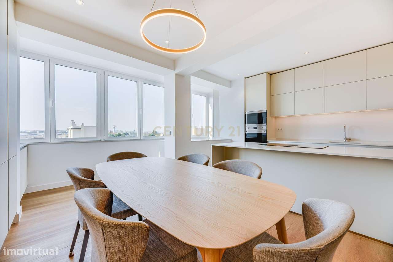 Fantástico T4 Alvalade com varandas, estacionamento e arrecadação-36