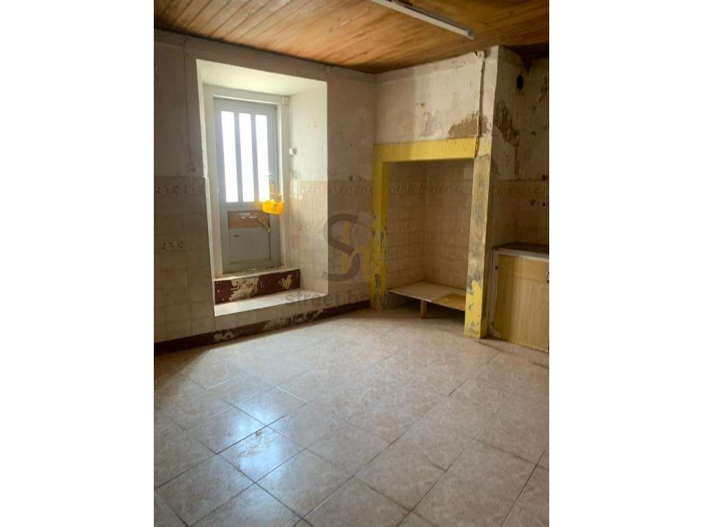 Prédio com dois pisos independentes para recuperação total-11