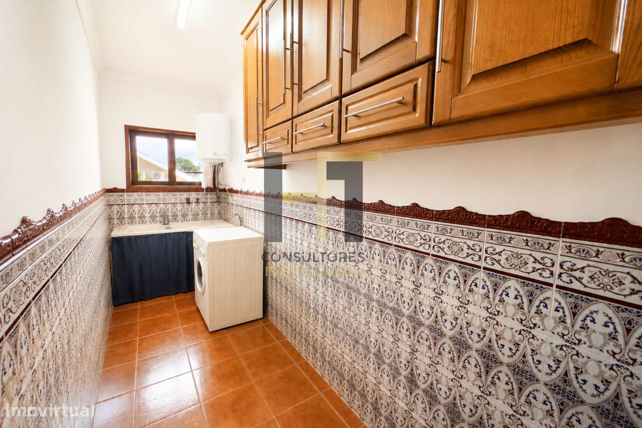 Moradia T4 em Lousada | 312m², 542m² de Terreno e Garagem para 3 Car-11