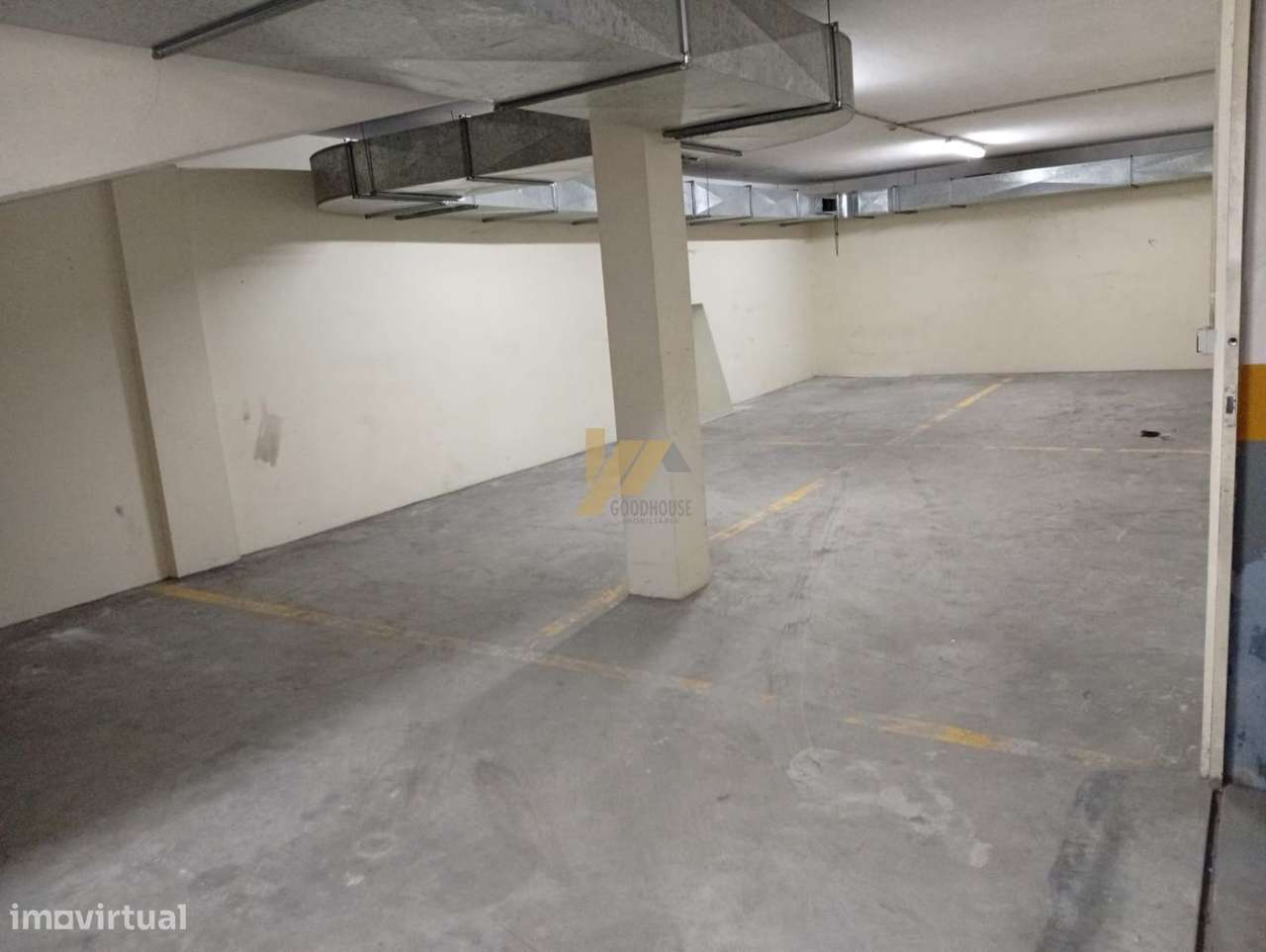 Apartamento T2+1 com varanda e dois lugares de garagem-12