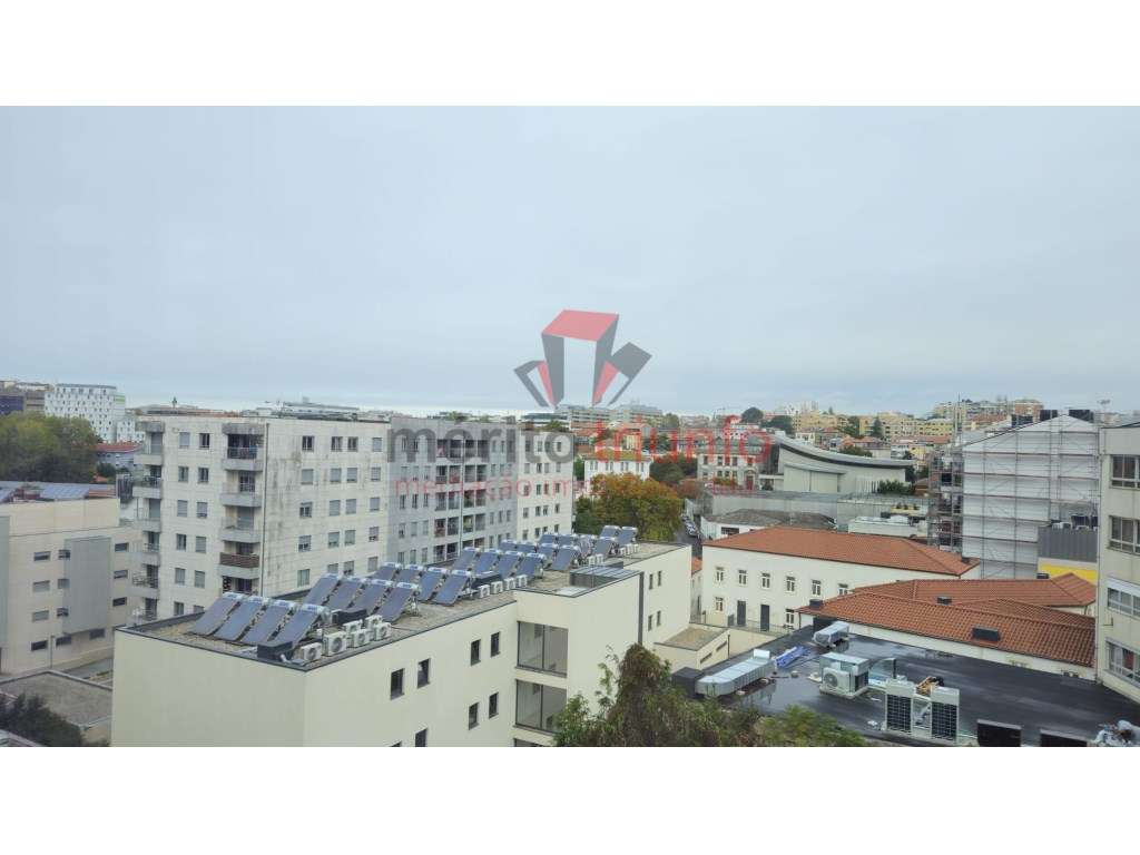 Oferta da Escritura e Registo- Ap. T1 com vista para a cidade - PORTO-17