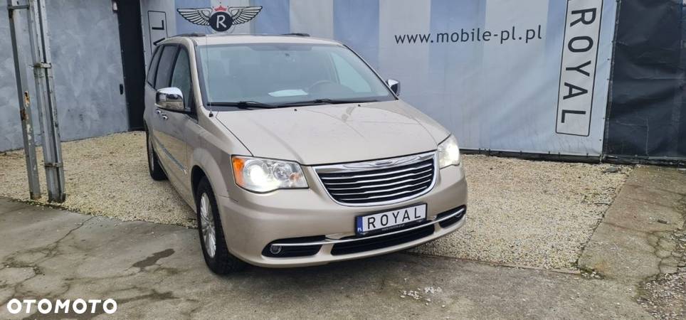 Chrysler Town & Country - 31