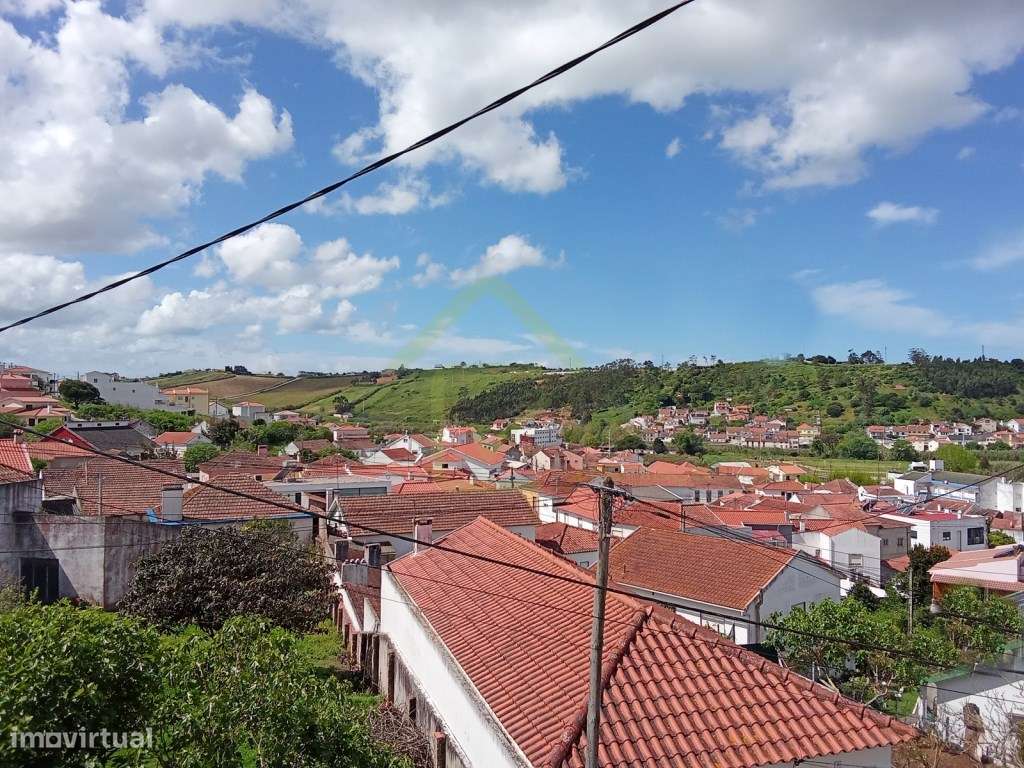 Moradia T3 +1 com espaço exterior e vista campo a minutos das Praias-18