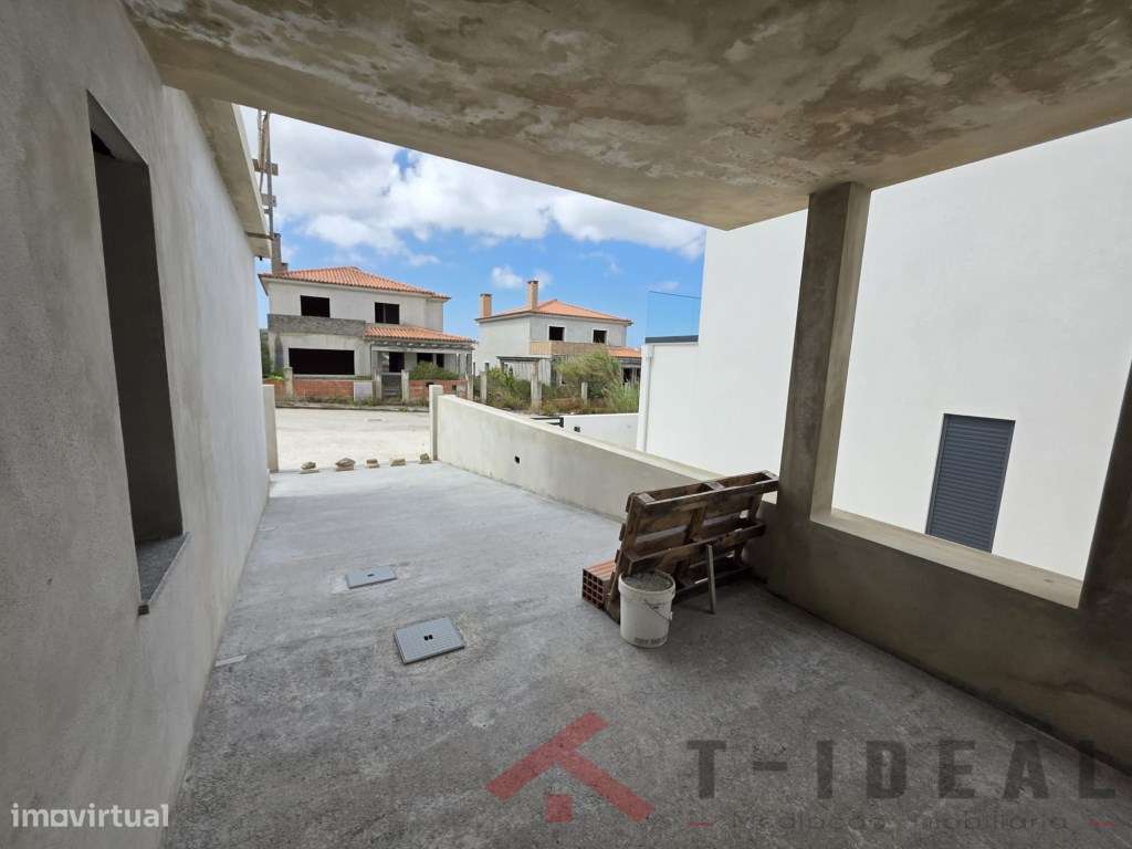 Moradia T4 Moderna na Lourinhã-28