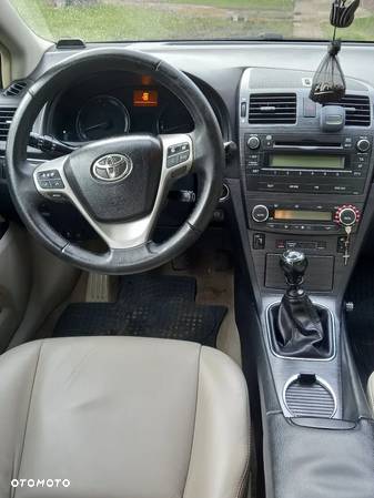 Toyota Avensis 1.8 Premium - 12