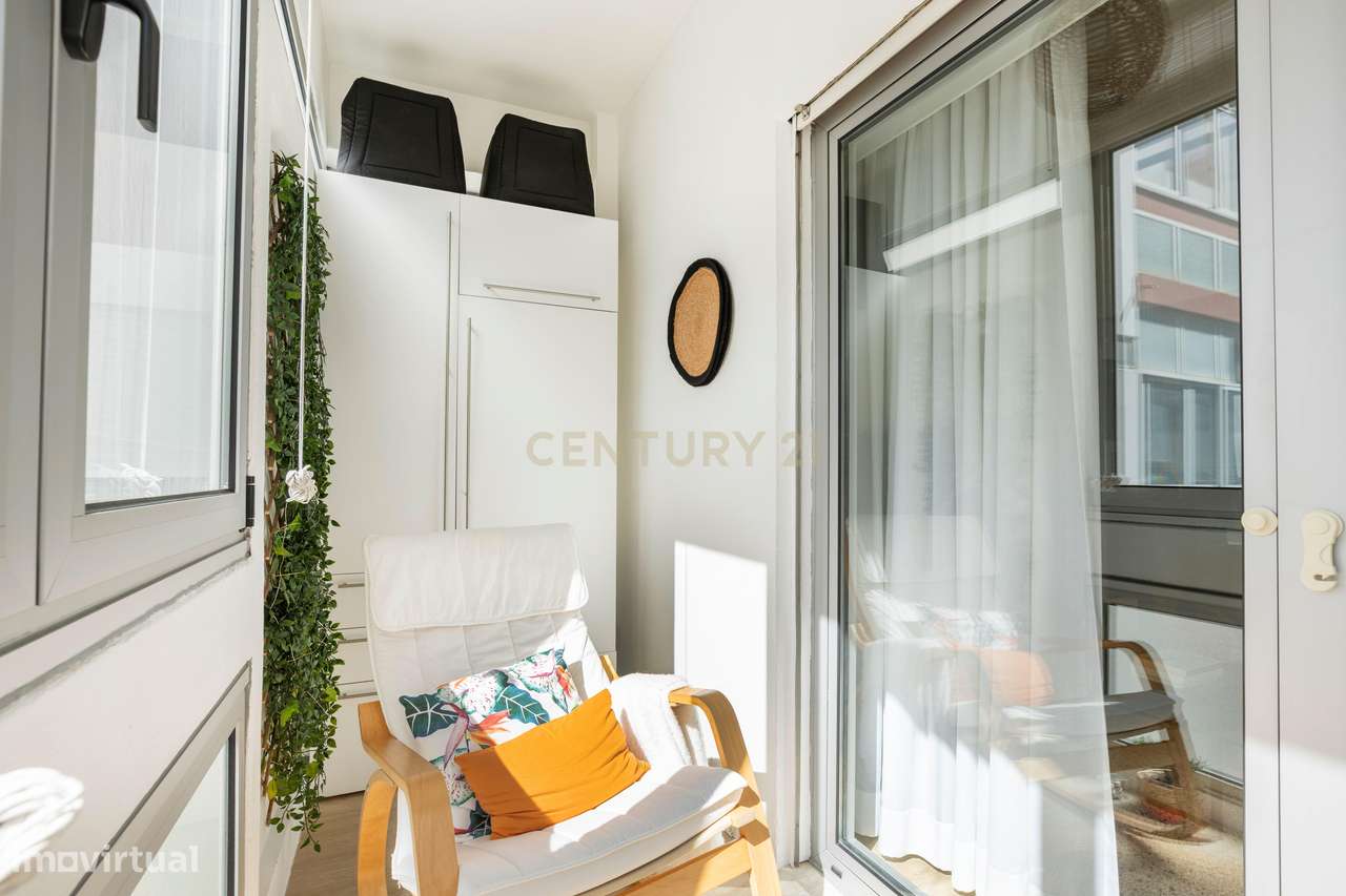 T2 totalmente remodelado em Queluz | Pronto a habitar | Elevador e var-12