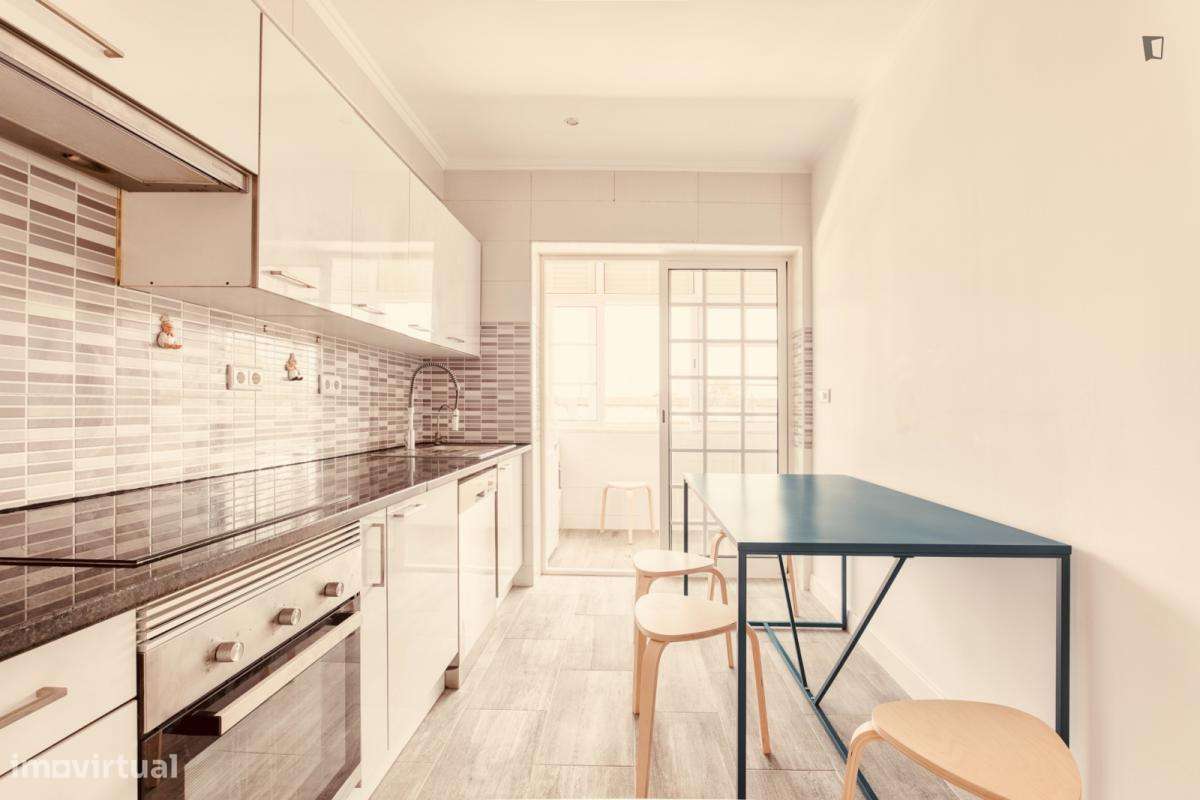 Quarto - localizado em Benfica Lisbon - Grande imagem: 5/10