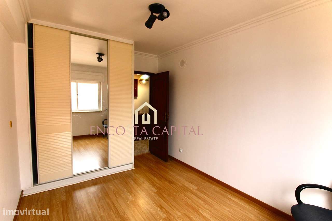 APARTAMENTO T2 QUELUZ C/ARRECADAÇÃO-8
