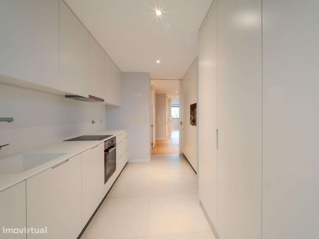 Apartamento T3 de Luxo em Condomínio Privado com Piscina, Padel e Giná-9