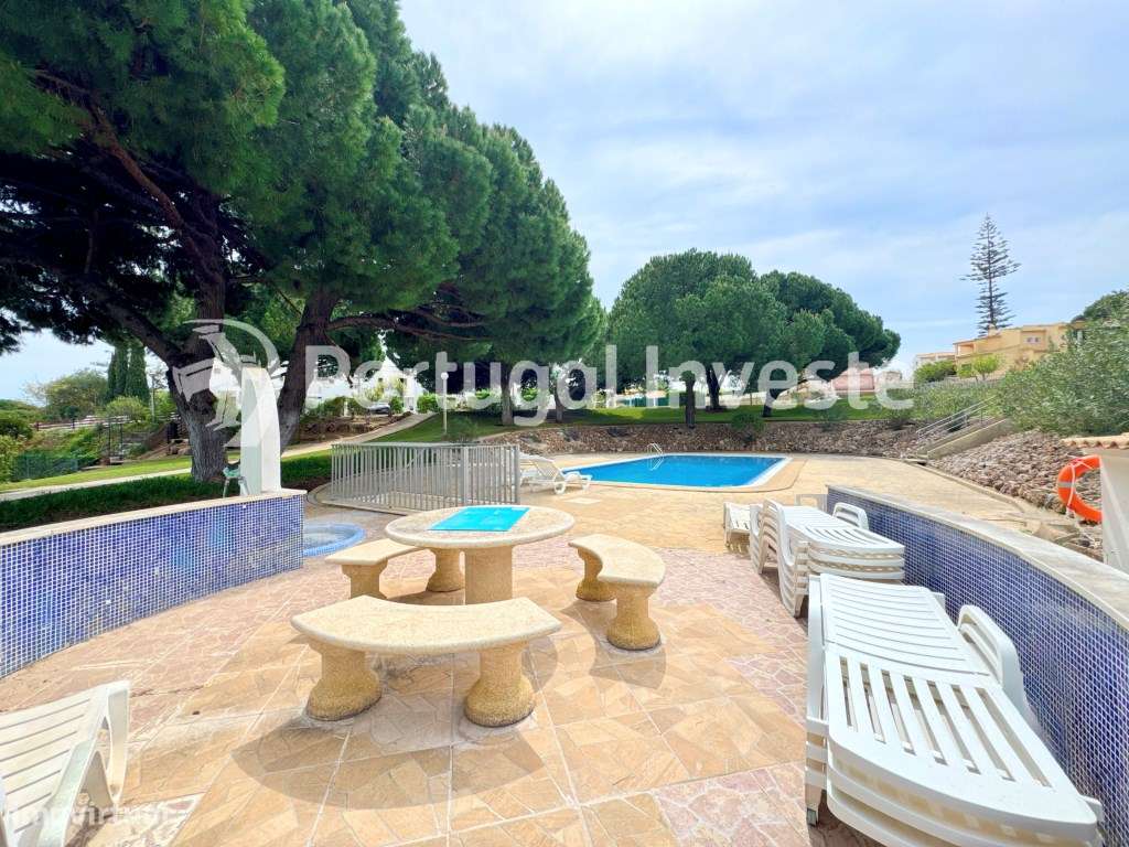 Moradia de Luxo com 3 Suites + T1 Independente em Condomínio com Pi...-33