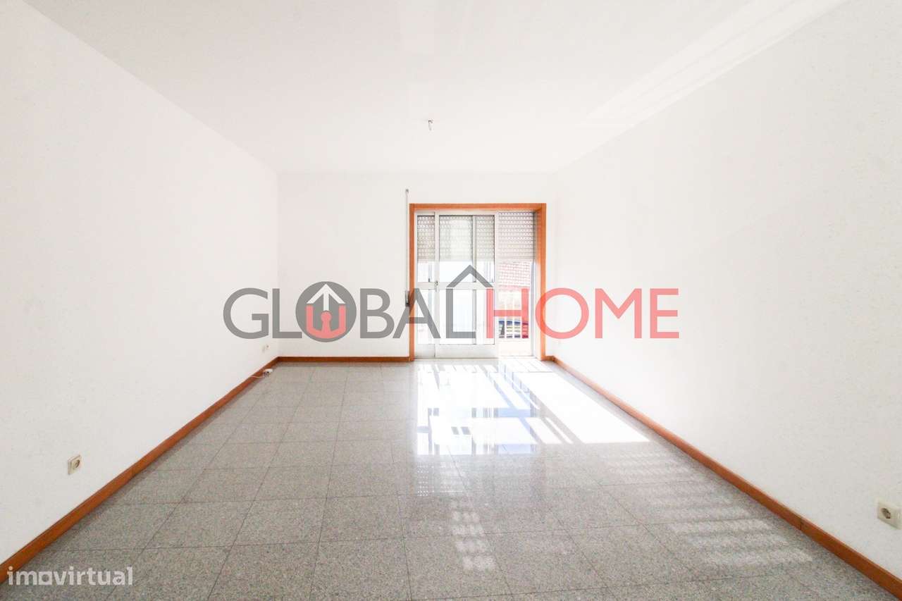 Apartamento T3 na Avenida da Carvalha-1
