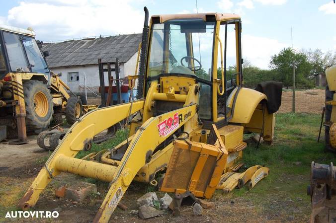 Dezmembrez KOMATSU WB 93 R2 - 1