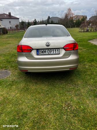 Volkswagen Jetta 2.0 TDI Comfortline - 2