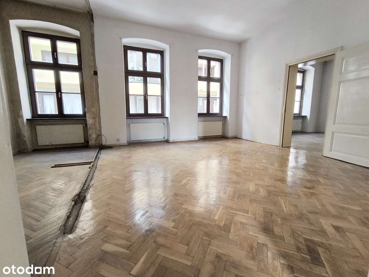 RYNEK Ul. Więzienna 5 !!! Całe piętro w kamienicy !!!-5