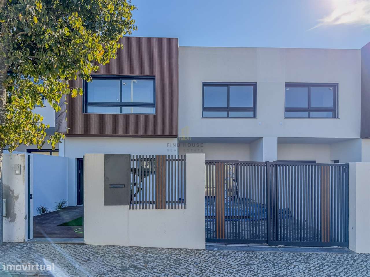 Vende-se Moradia T4 com jardim em Albarraque-5