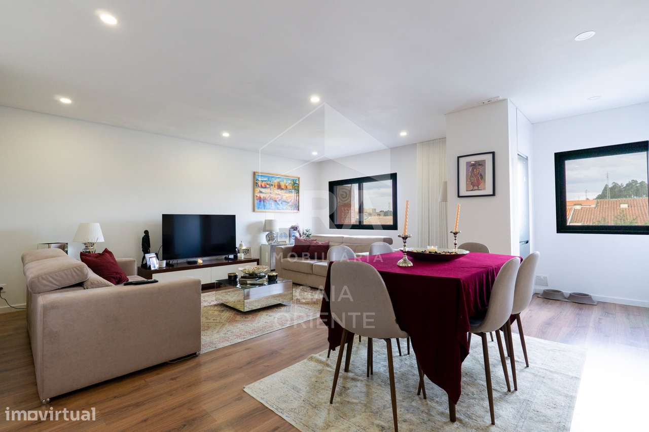 Apartamento T2 moderno com garagem em Grijó-9