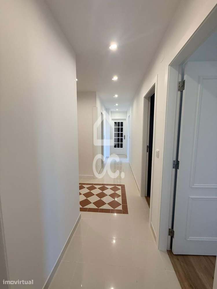 Apartamento T3 com Varanda e Arrecadação em Feijó-13