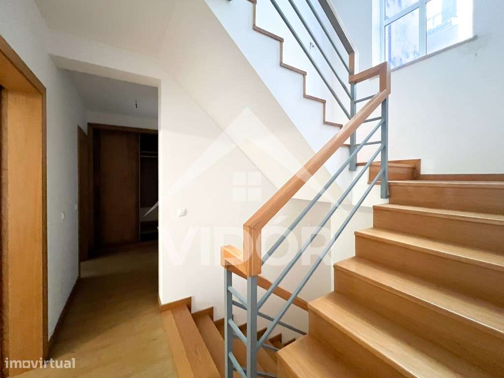 Moradia V3 no centro da Figueira da Fox c/ Garagem 3 carros - Grande imagem: 4/12