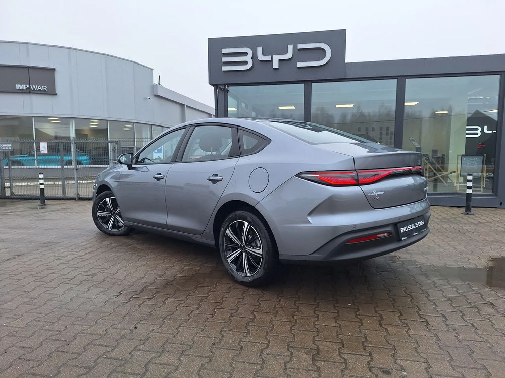 Zasięg 1050 km / Kamera 360 / Ekran 12,8 ''