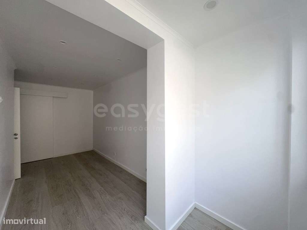 Espetacular Apartamento T3 com logradouro em Amora-11