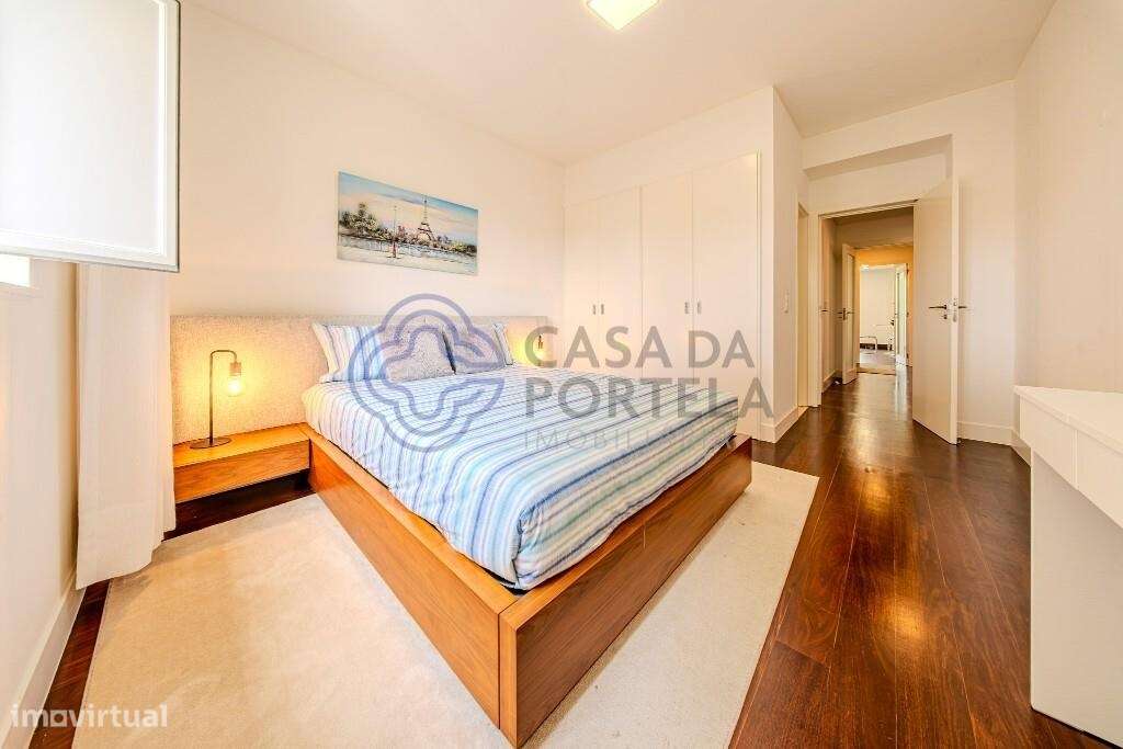 Apartamento Duplex T5 de Luxo com Terraço, Piscina e Garagem – Estoril-28