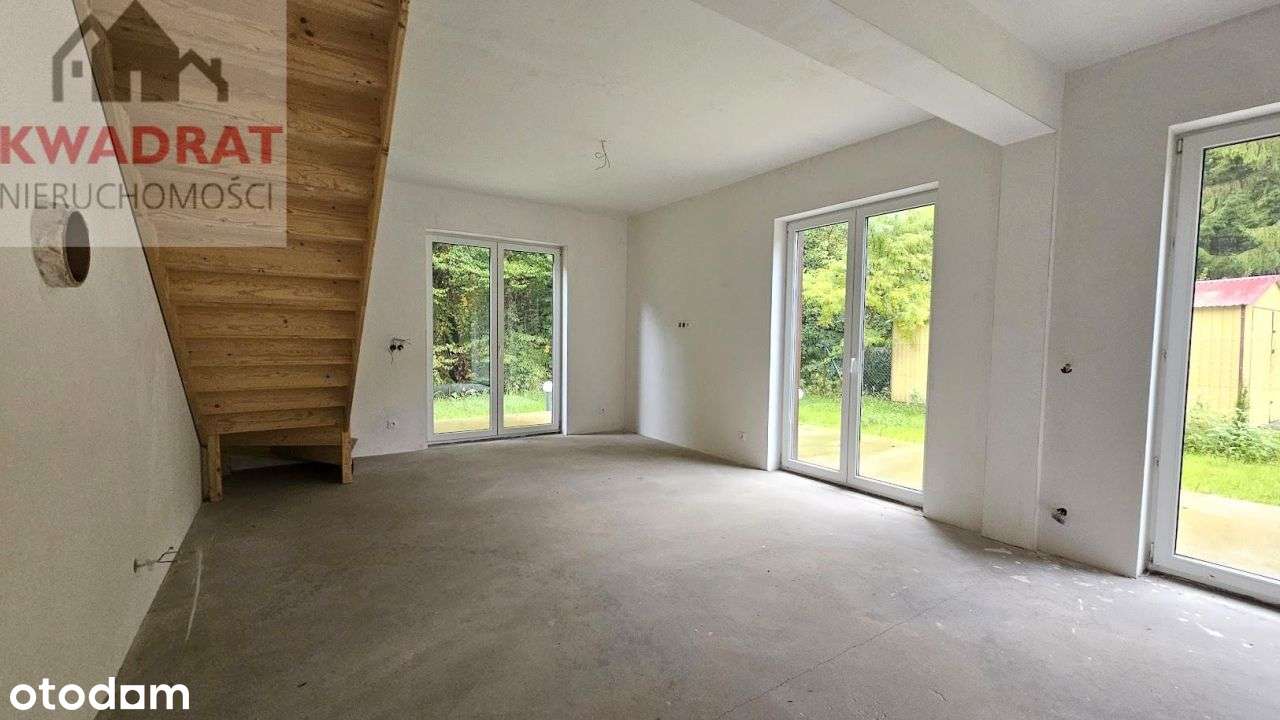 Dom przy ścianie lasu w Bażantarni obok strumyka.-14