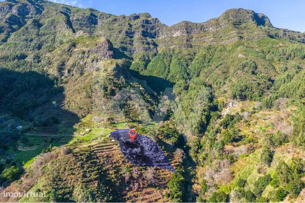 Terreno com 2226 m2 - Fajã das éguas - 3 Palheiros em ruína - Ribeira - Grande imagem: 2/9