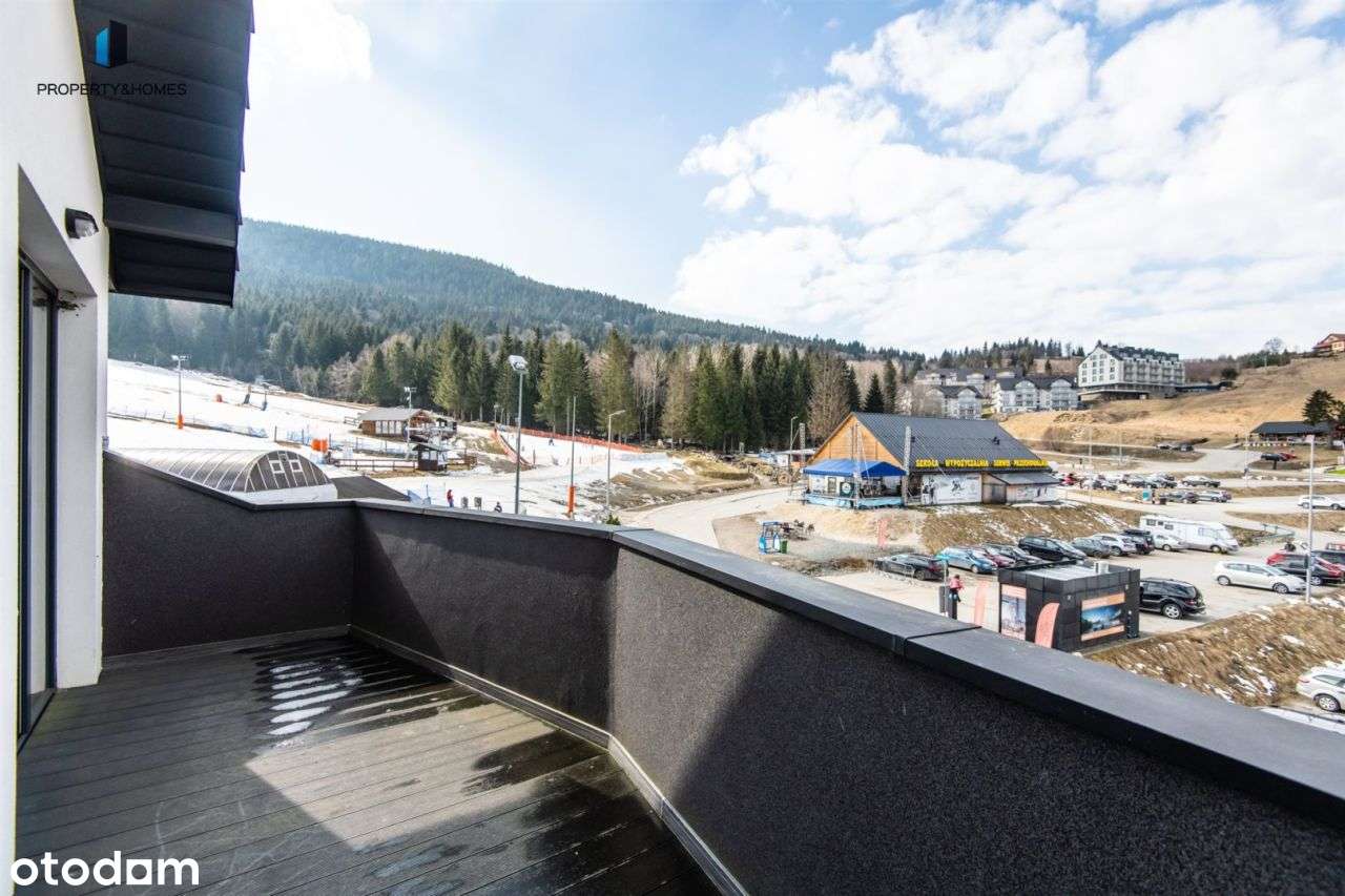 Widok na stok narciarski oraz piękną panoramę gór!-14