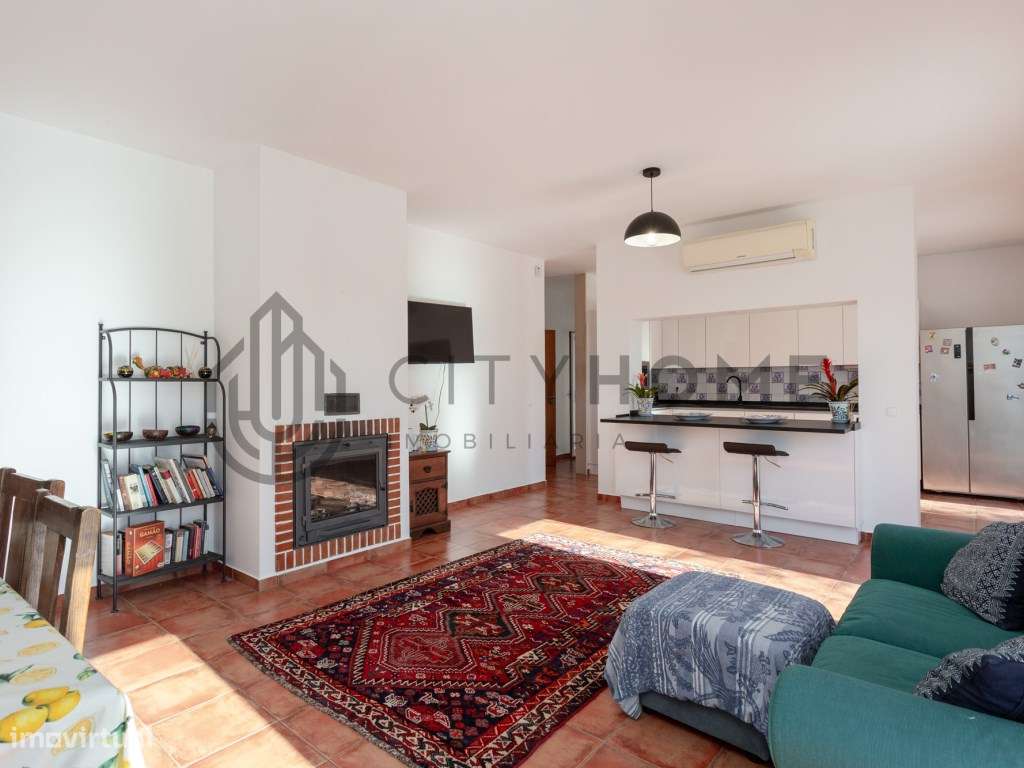 Moradia T4 com piscina infinita em terreno amplo em Silves-5