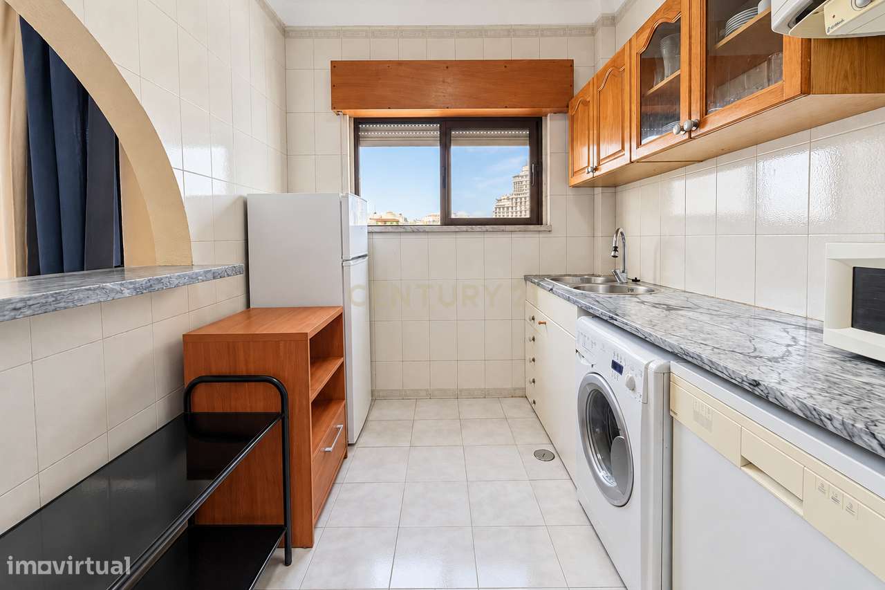 Apartamento T2 com Piscina, Elevador e Varanda Virada a Sul | Albufeir-13