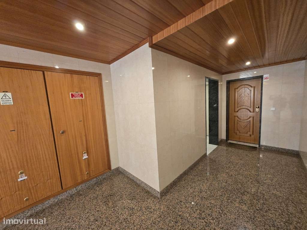 T3 com 2 varandas, garagem box para 2 carros nos Jardins da Parede ... - Grande imagem: 2/25