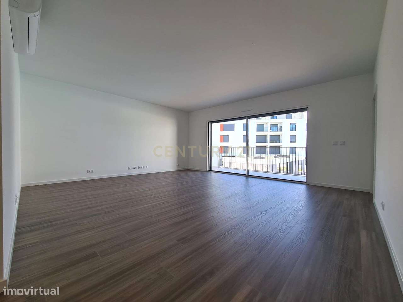 T2 como novo, , condomínio com piscina de 2023, 2 generosas varandas, - Grande imagem: 4/21