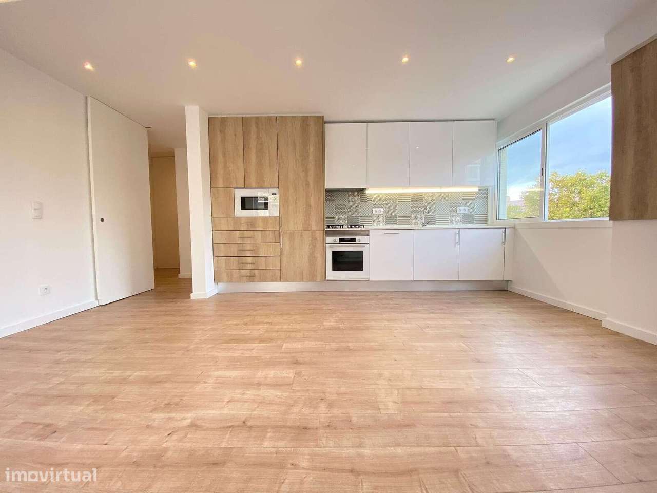 T1 Remodelado com Vista Desafogada no Coração do RESTELO, Belém - Grande imagem: 3/26