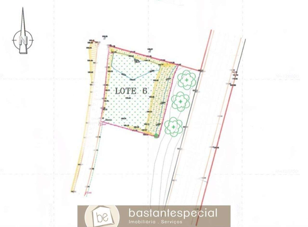 Terreno perto do centro da cidade - Grande imagem: 2/2