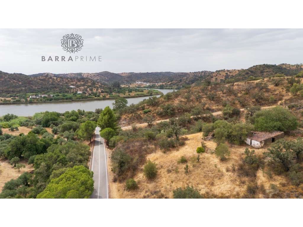 Terreno com 87,6 ha com Viabilidade de Construção - Grande imagem: 2/31