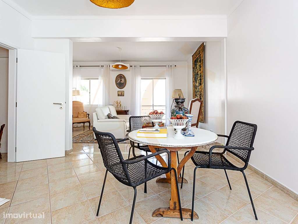 Moradia com Garagem, Piscina, Jardim e amplos Terraços, para venda ...-8