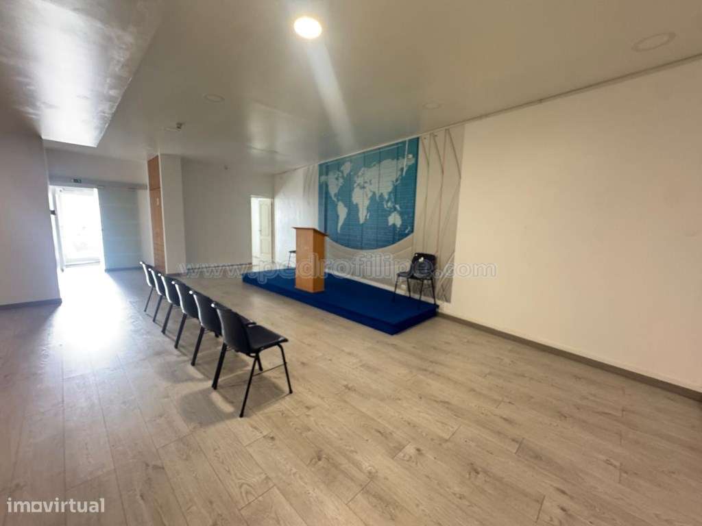 Ampla loja no centro de Sesimbra - Grande imagem: 4/14